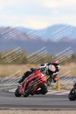 media/Nov-16-2025-Race Pace (Sun) [[8c5fa54630]]/Non Verified Riders (1st 20 Minutes)/5-Turn 15 (110pm)/